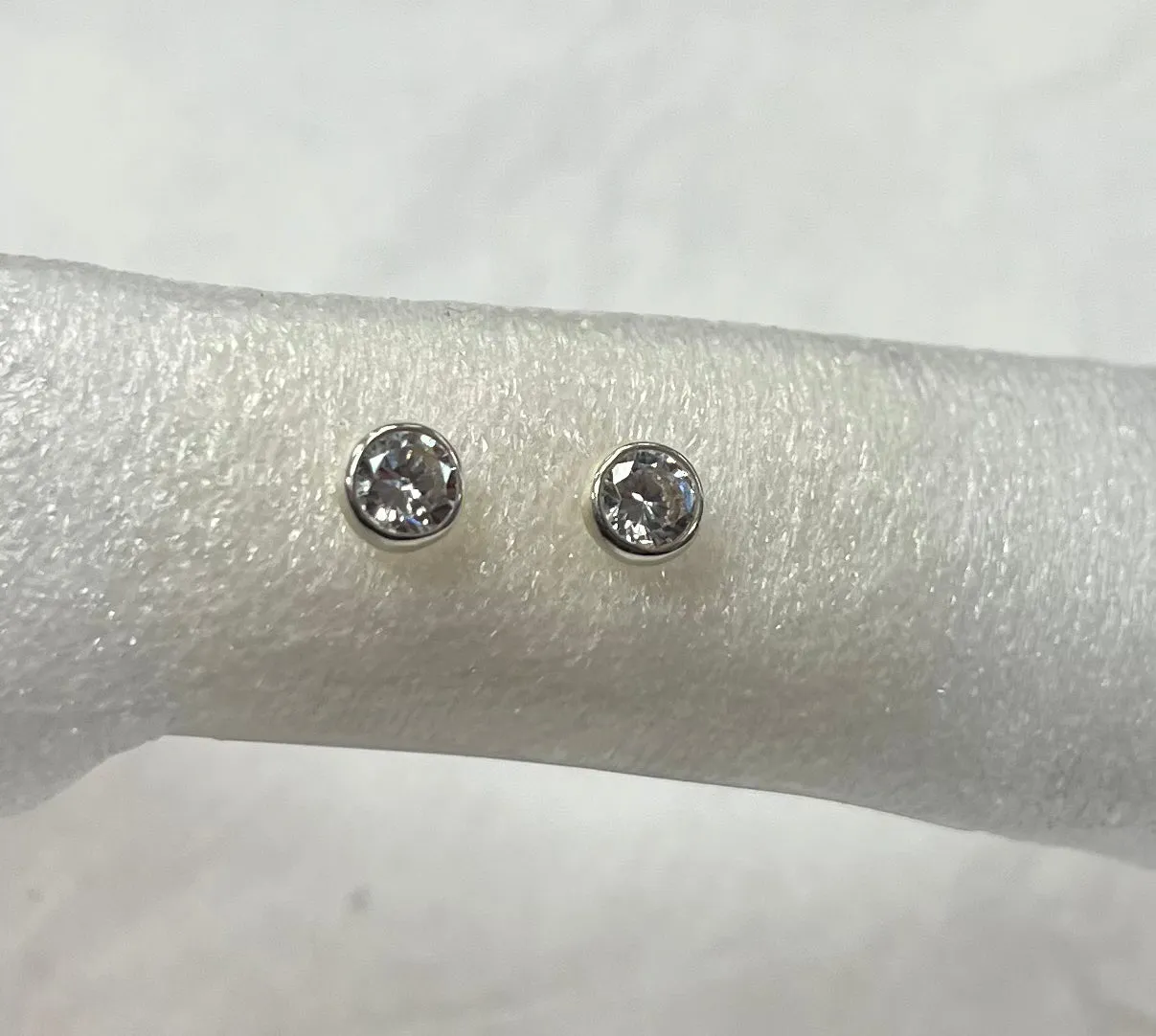 High Quality Faceted Gemstone Studs