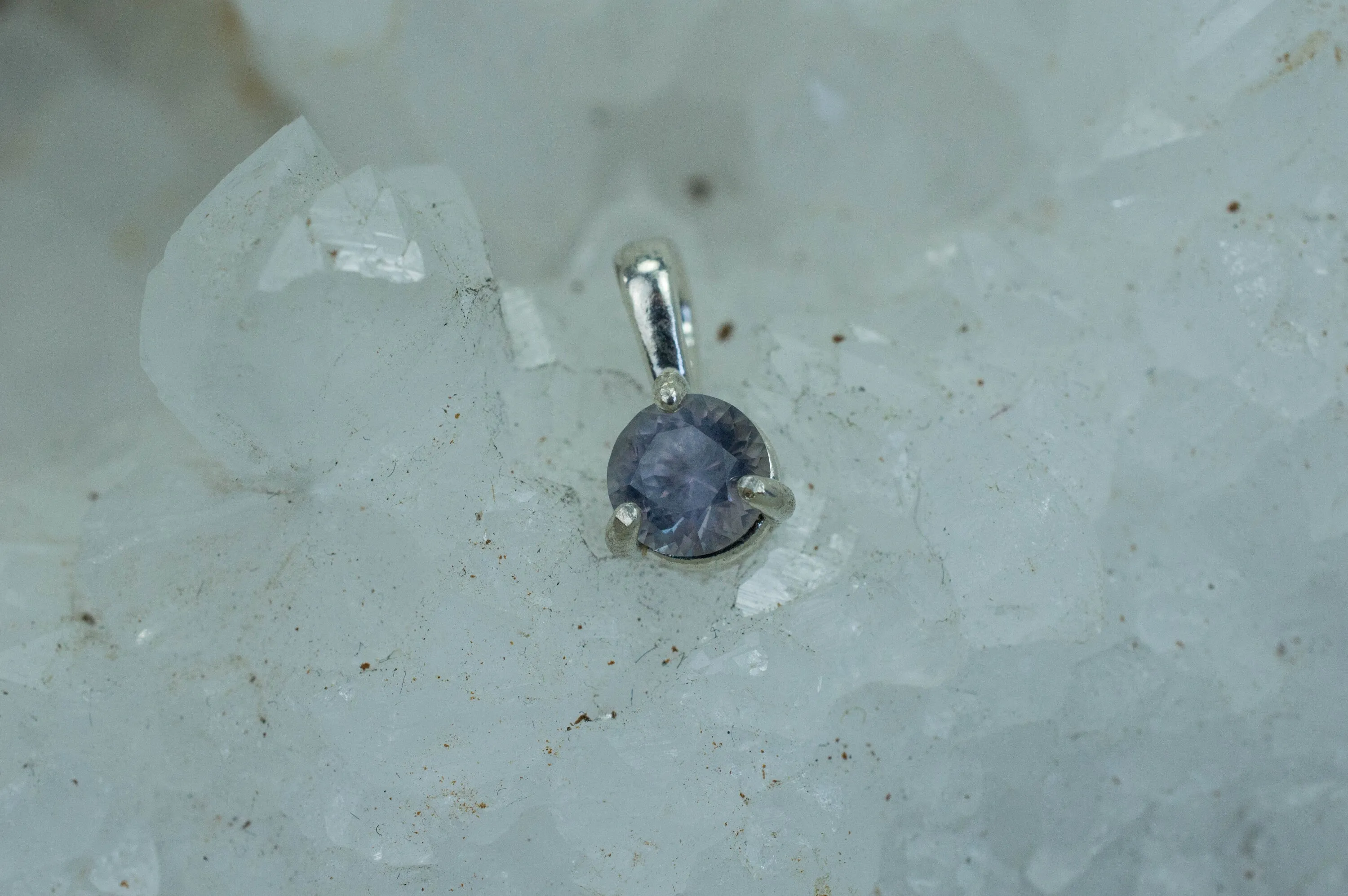 Montana Sapphire Pendant; Natural Untreated USA Opalescent Sapphire; 0.830cts