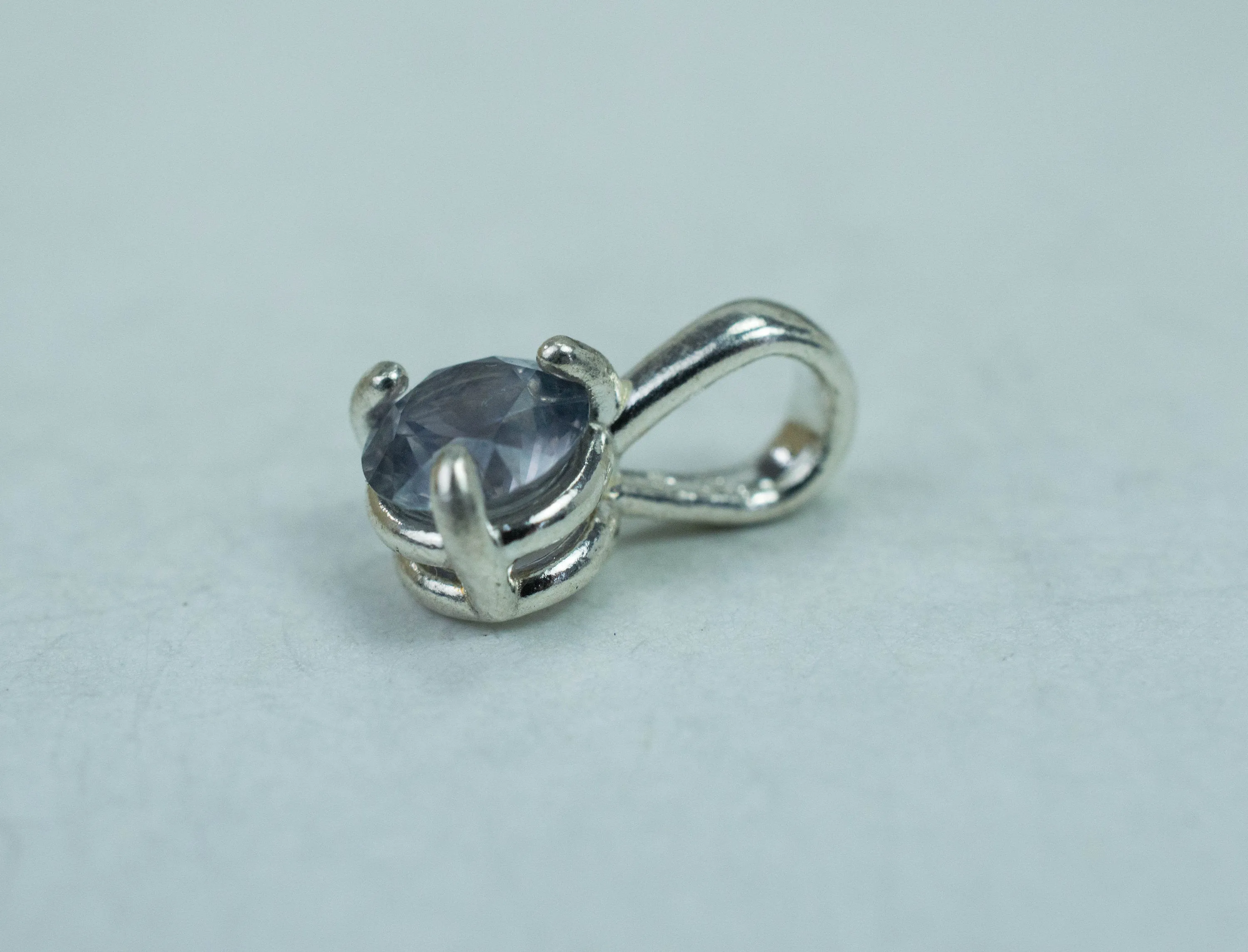Montana Sapphire Pendant; Natural Untreated USA Opalescent Sapphire; 0.830cts